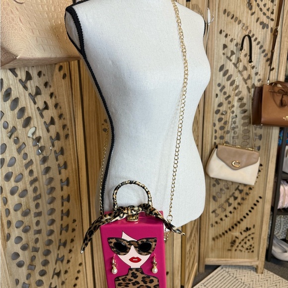 Pink Handbag with Leopard Print and Pearl Accents (includes crossbody chain) - Picture 6 of 6